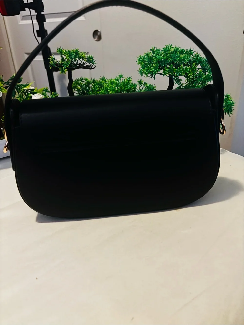 Classic Black Women's Shoulder Bag - Sleek Minimal Design